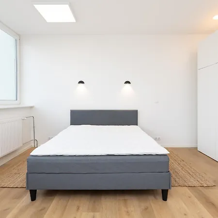 Hilltop - Studio In City Centre تالين