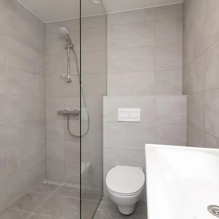 Hilltop - Studio In City Centre *