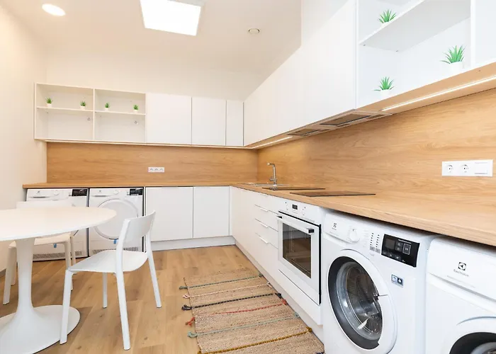 Hilltop - Studio In City Centre טאלין